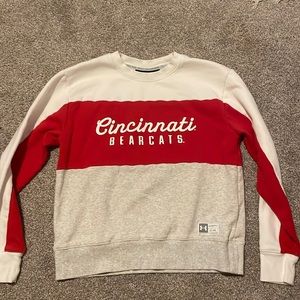 Cincinnati Bearcats Under Armour crewneck. Size M. Like new condition.